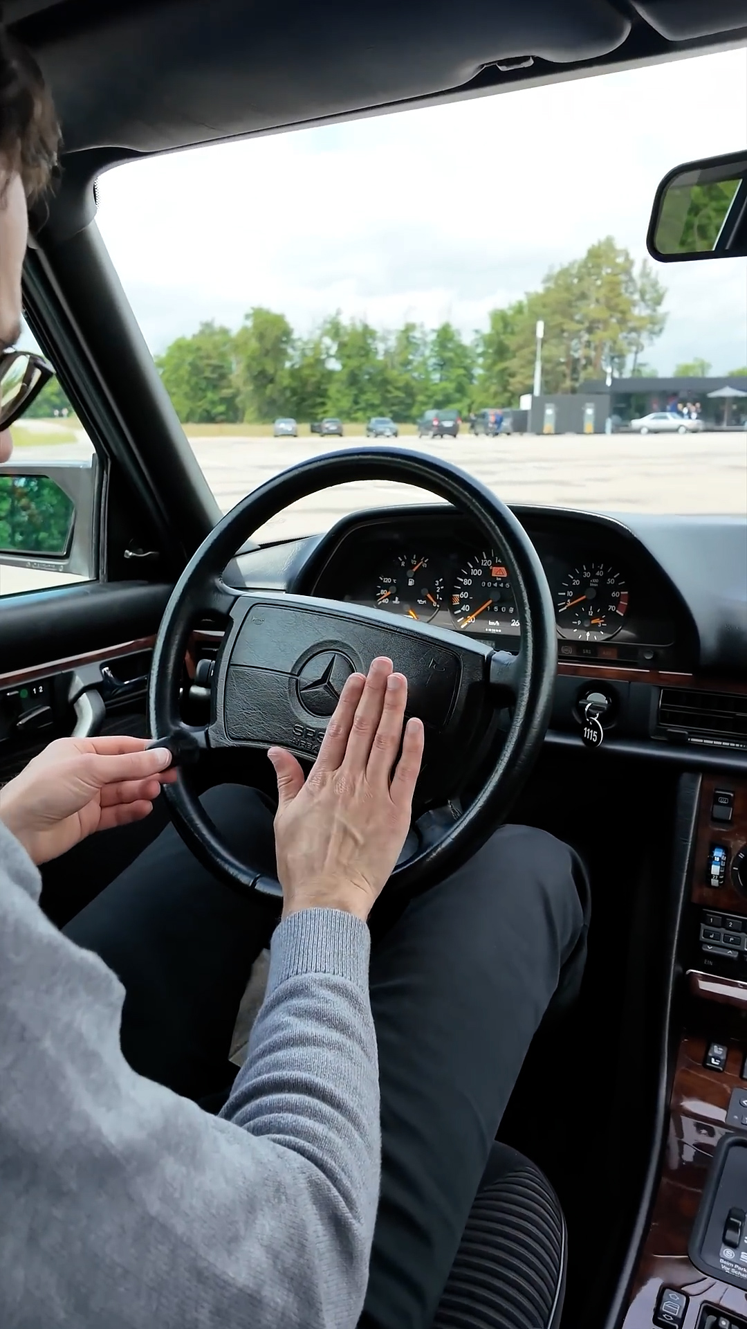 Mercedes W126 has buttons and controls that feel solid
