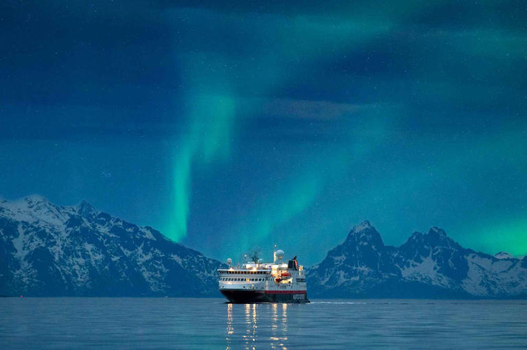 Why more travelers are cruising the Arctic in the winter