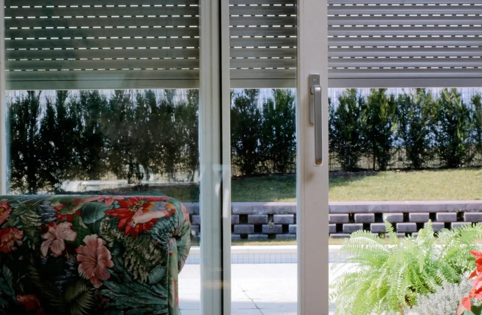 Should you close your shutters during a heatwave? Experts warn about a ...