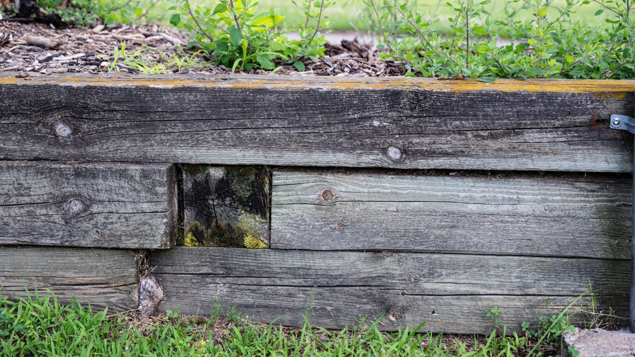 10 signs a retaining wall is about to give out