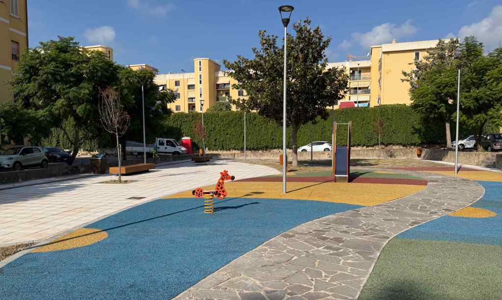 Villetta Paino cambia volto. Ecco la nuova area giochi a Giostra video
