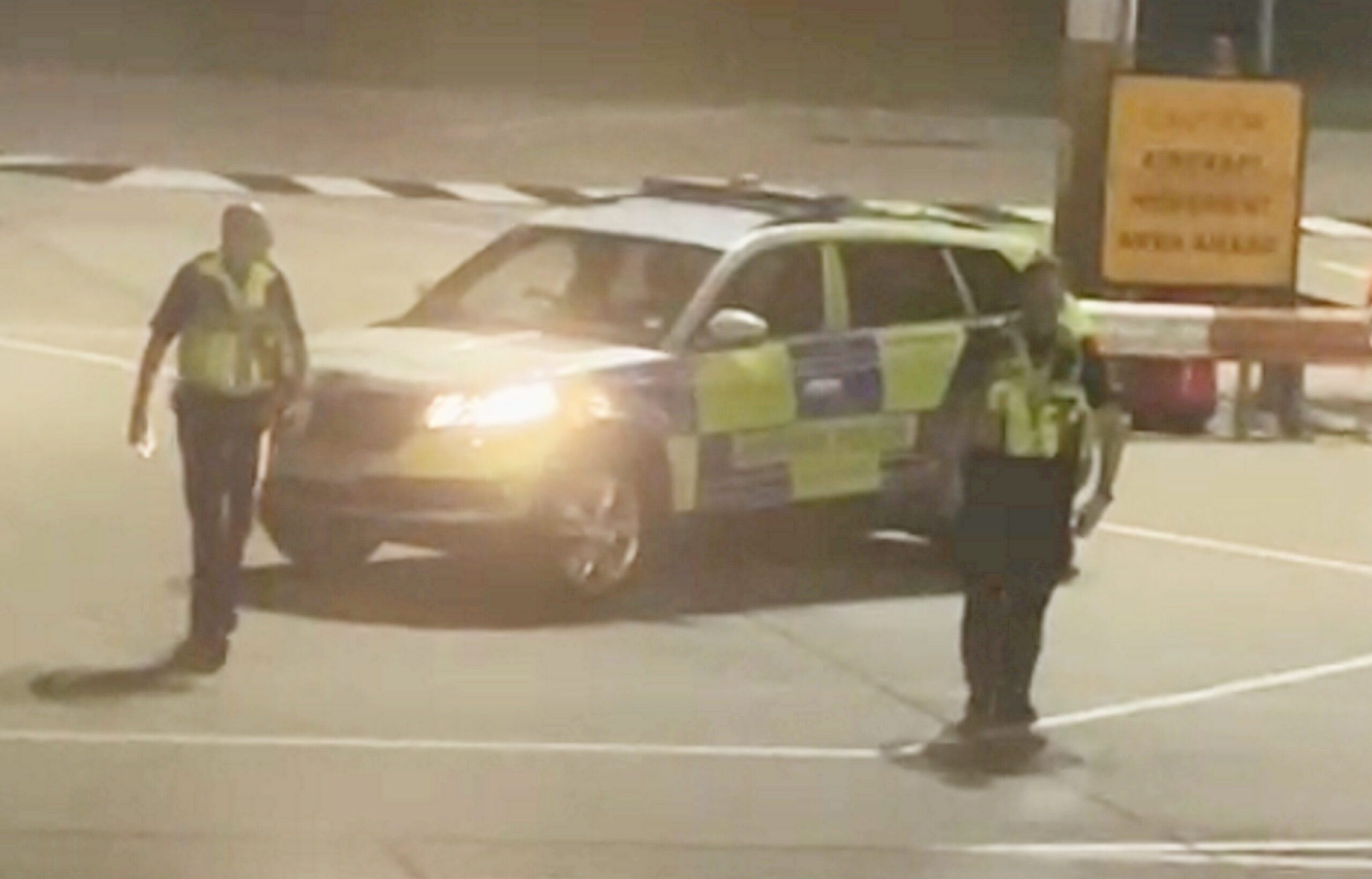 Ryanair passenger removed by police after repeatedly vaping on flight