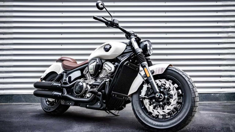 This Chinese cruiser motorcycle has four cylinders and zero respect for ...