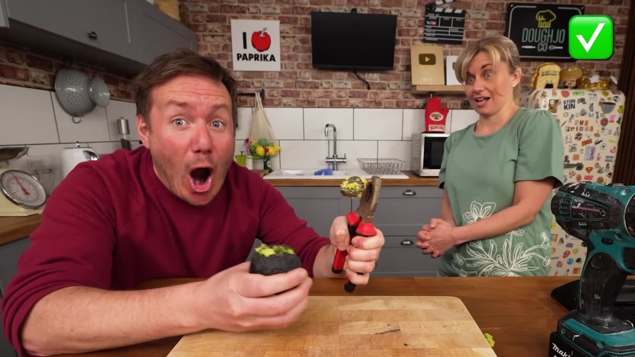 This avocado hack removes the stone cleanly without wasting any fruit