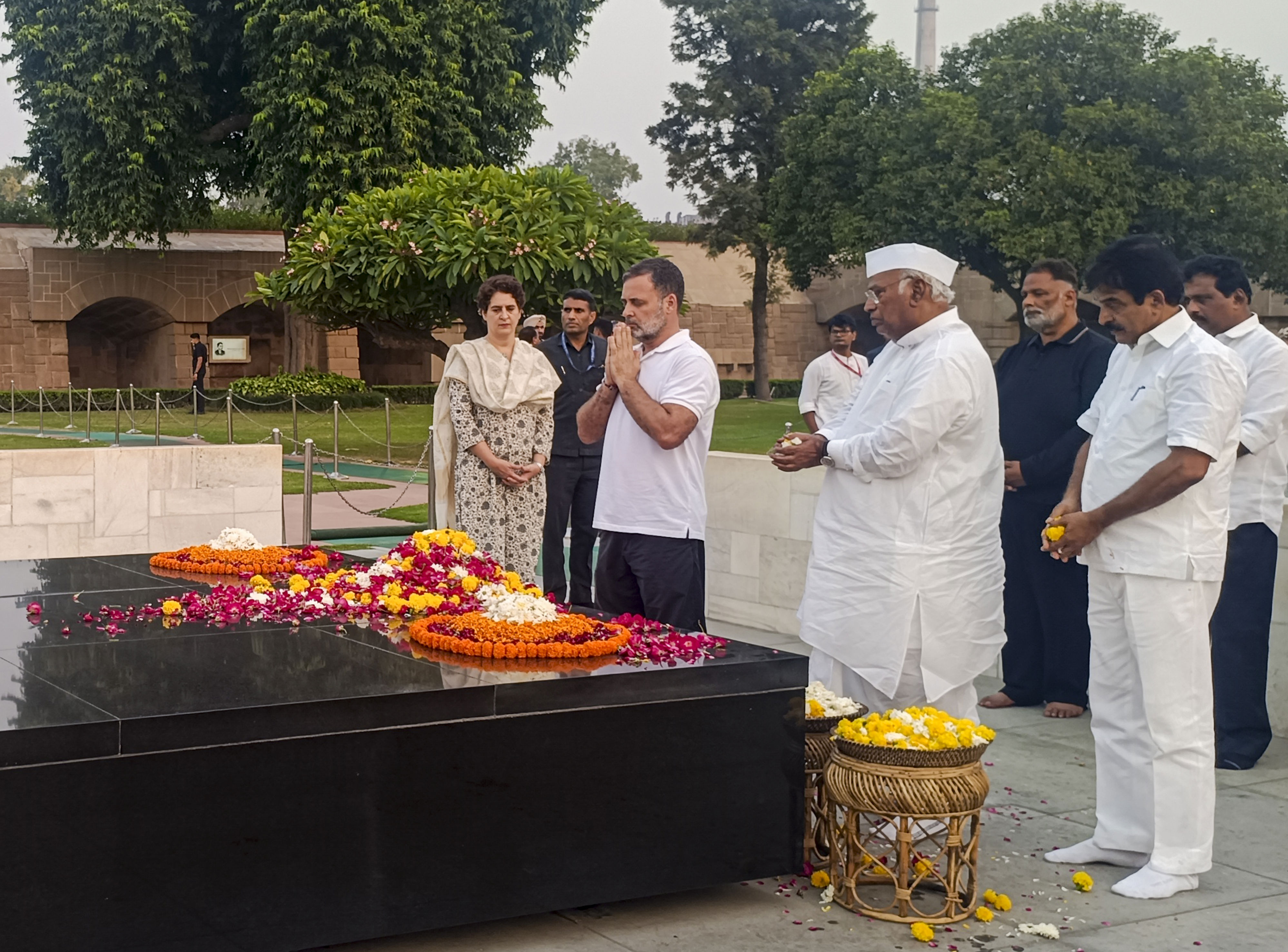 Oppn leaders pray at Rajghat, say will continue protest against CEC ...