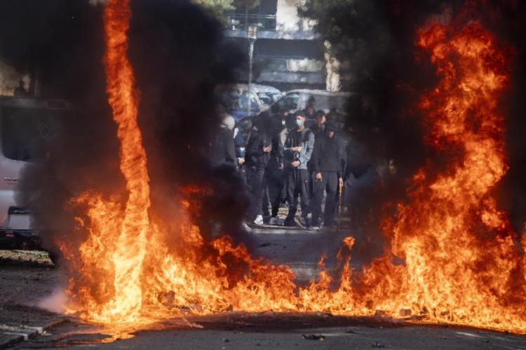Blocus des lycées : son tir de mortier explose dans sa main, un jeune ...