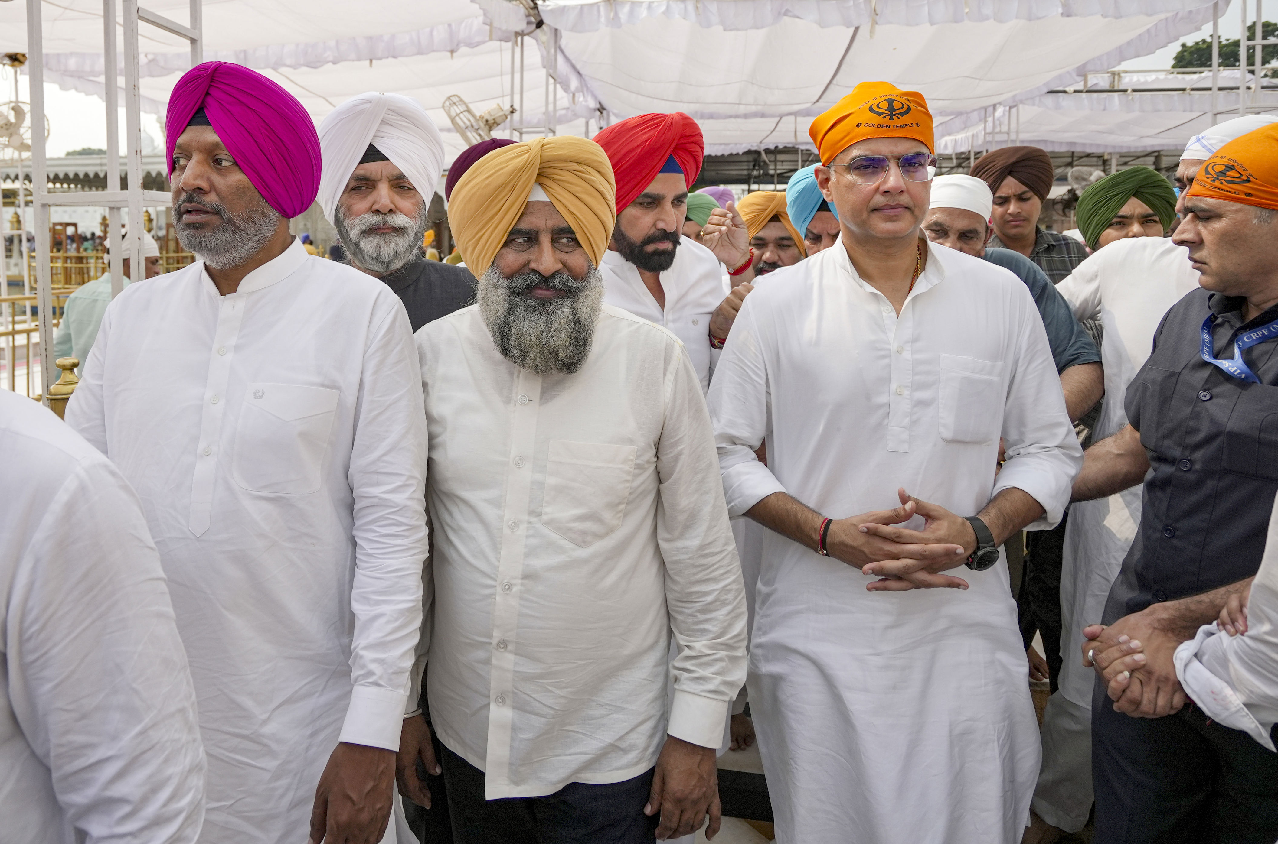 Punjab Cong chief Pargat Singh, Sachin Pilot pay obeisance at Golden Temple