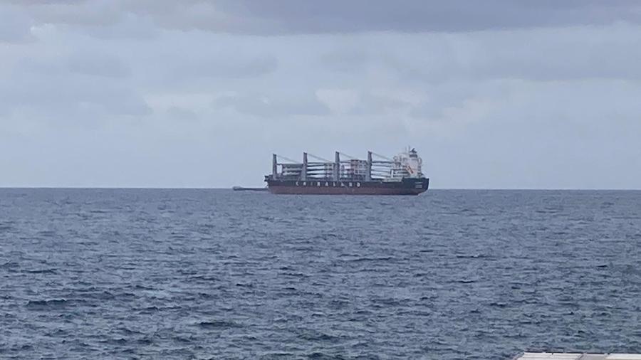Porto Torres, arrivato il cargo cinese con un carico di maxi pale eoliche