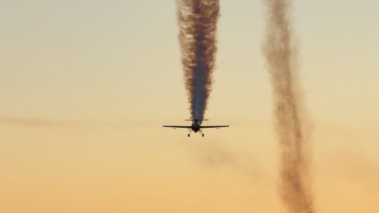 Red Bull pilot executes thrilling low pass