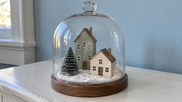 5 DIY snow globes to make for holiday gifts and displays