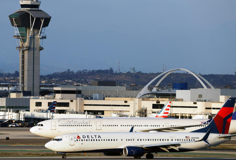 Delta passenger caught bacterial infection from 'filthy' seat: suit