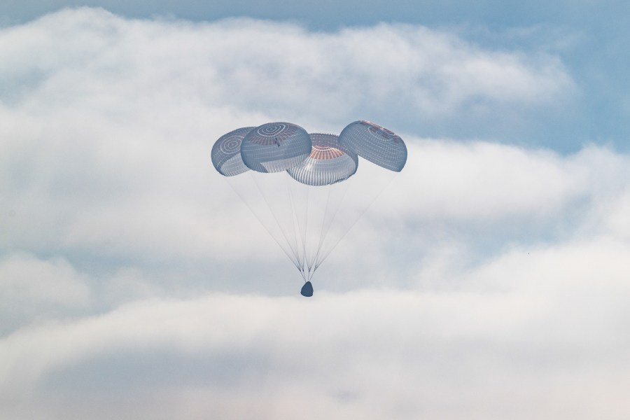 Astronauts splash down off Los Angeles coast after nearly 8 months in space