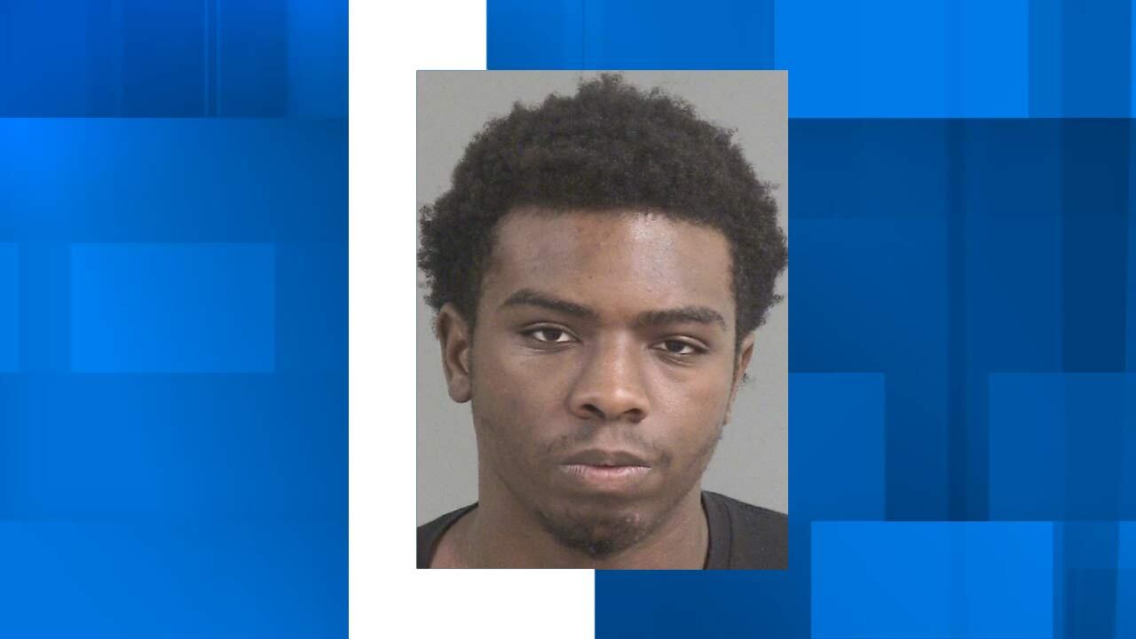 Man arrested after officers find stolen handgun during North Charleston ...