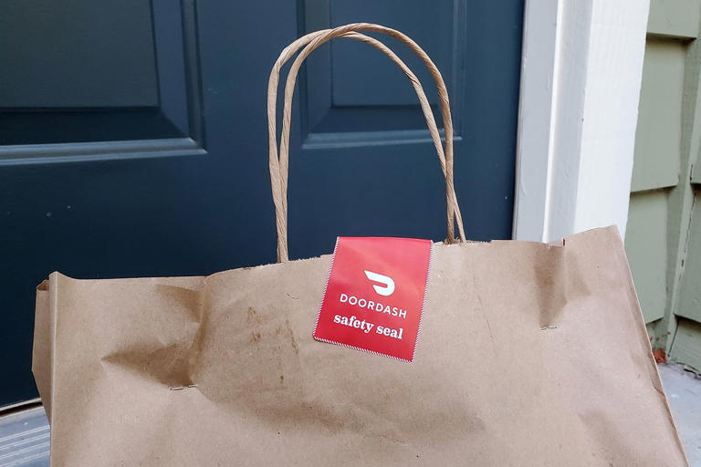 A DoorDash driver got in a car accident. His customer’s viral video ...