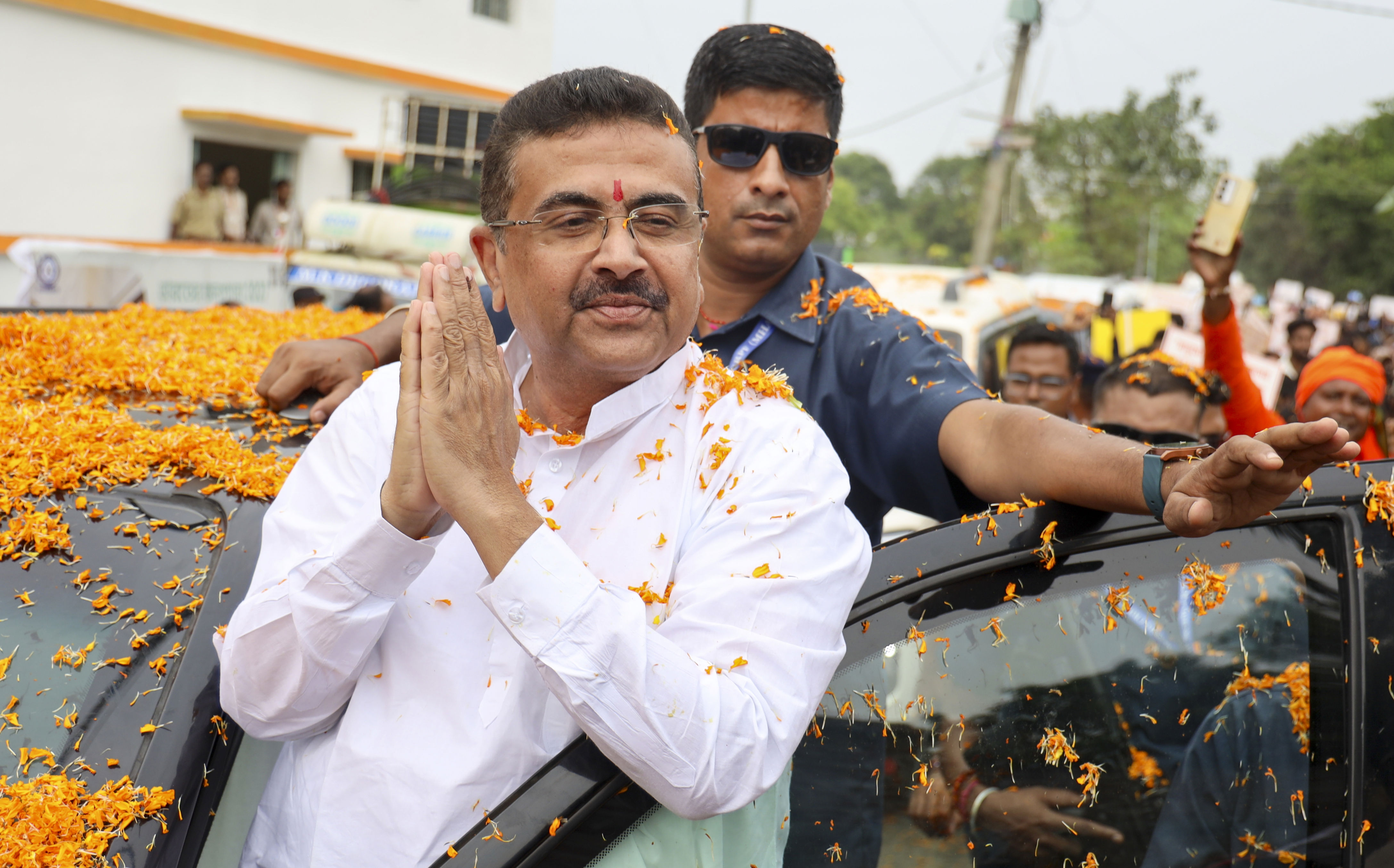 Suvendu asks panchayat representatives to shun arrogance, put people first