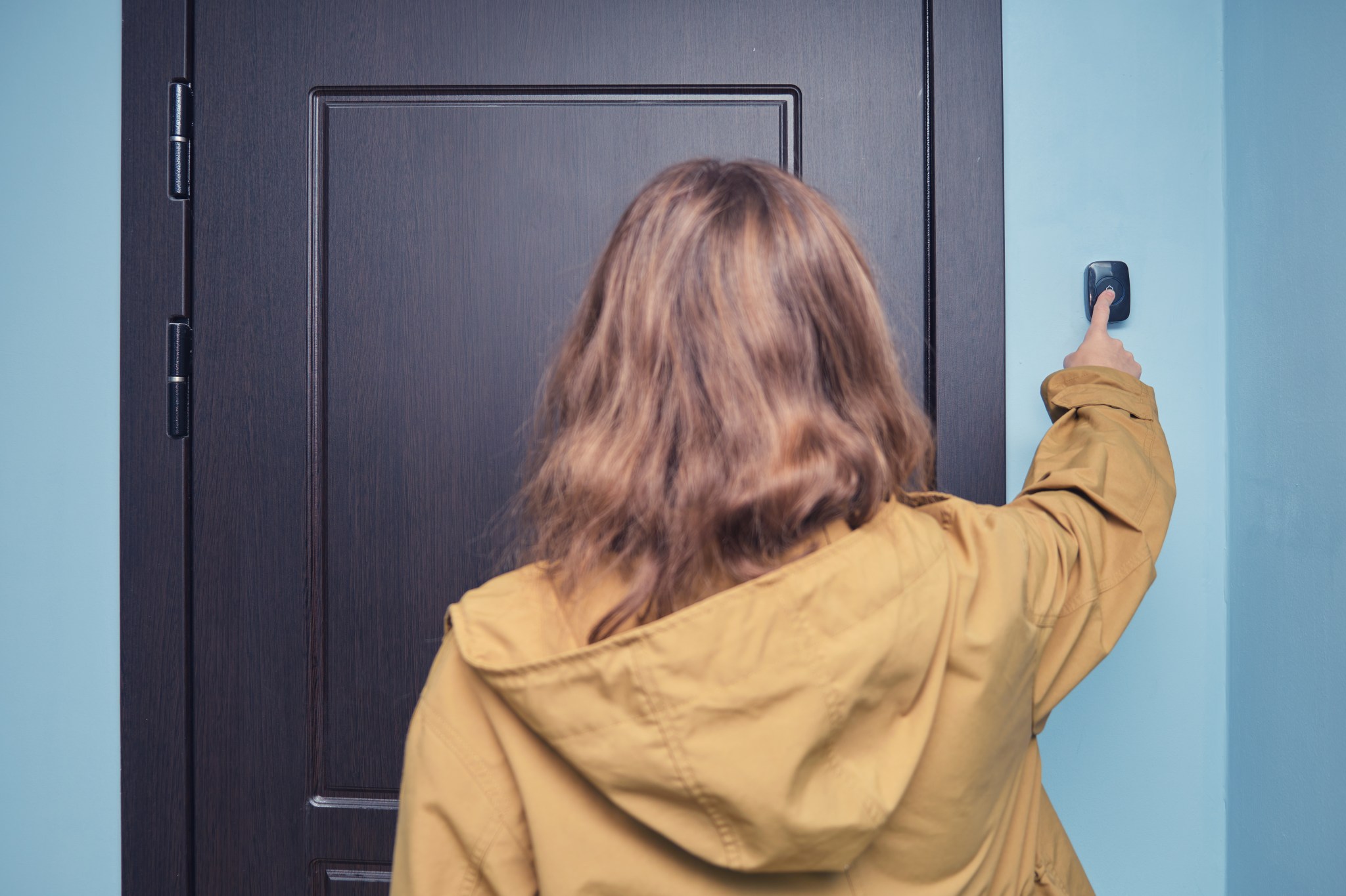 Woman finds note on door after taking sleeping meds—then comes strange ...