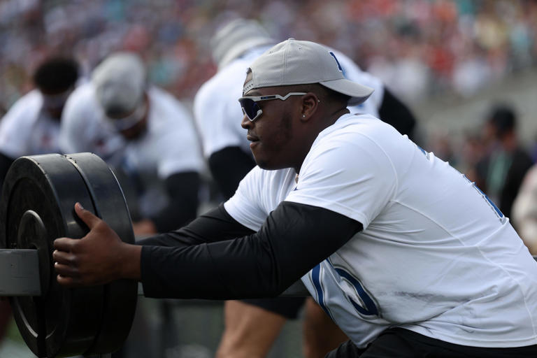 Cowboys make 4 roster moves ahead of TNF vs Bucs, activate Tyler Smith