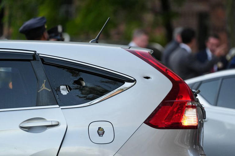 New York City man shot in car with child present by ICE agents, mayor says