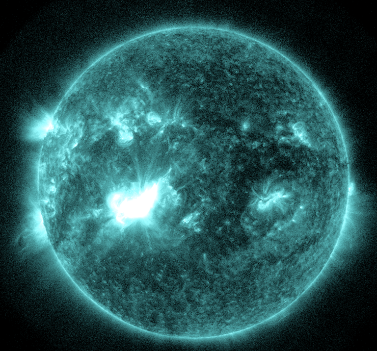 Major aurora australis alert for millions as rare phenomenon sparked by ...