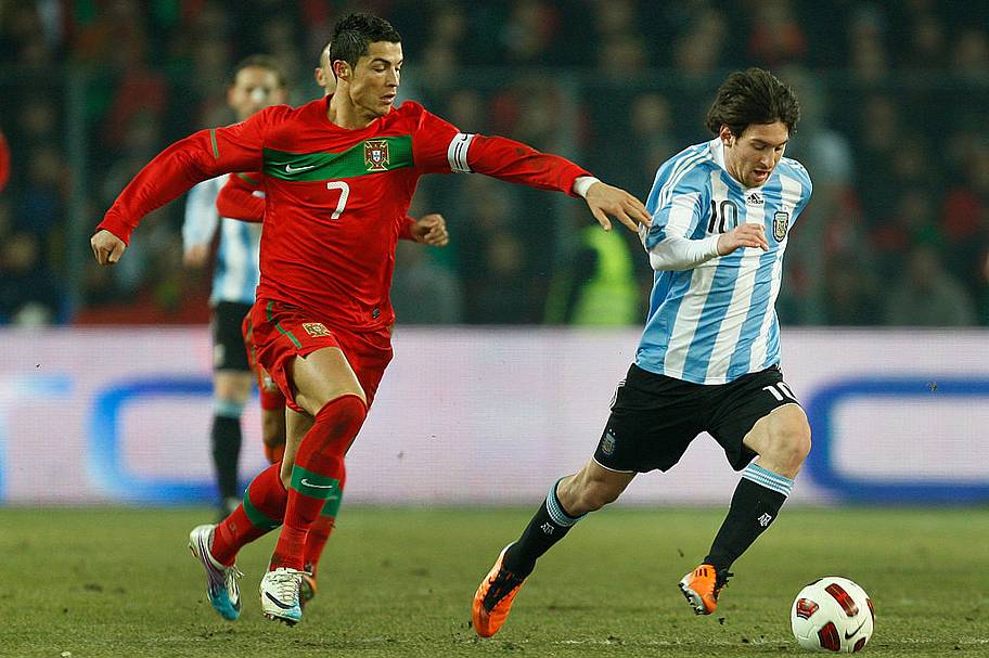 El primer encuentro entre Ronaldo y Messi fue emocionante. | Ben Radford/Corbis/Getty Images
