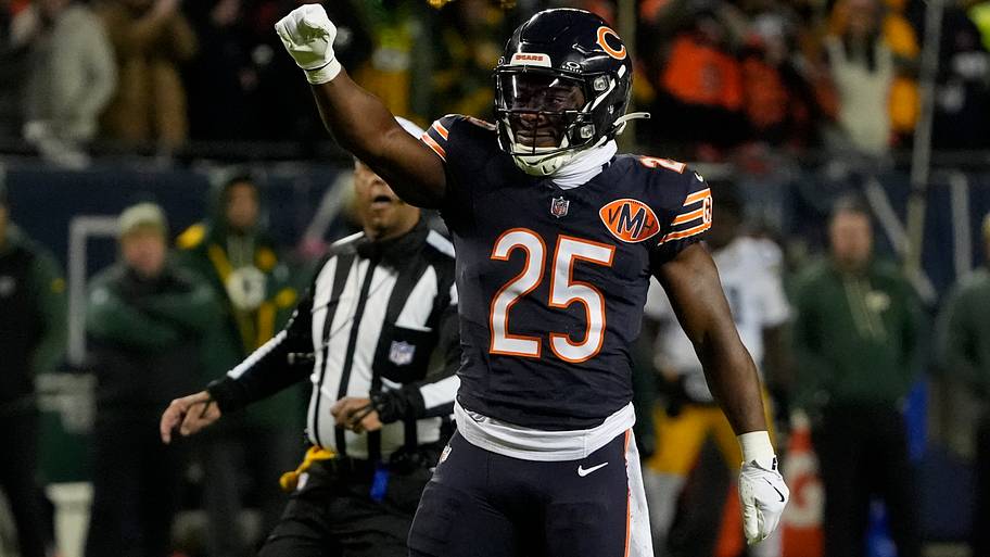 Bears' Thursday injury report: Kyle Monangai, D'Andre Swift trending in ...