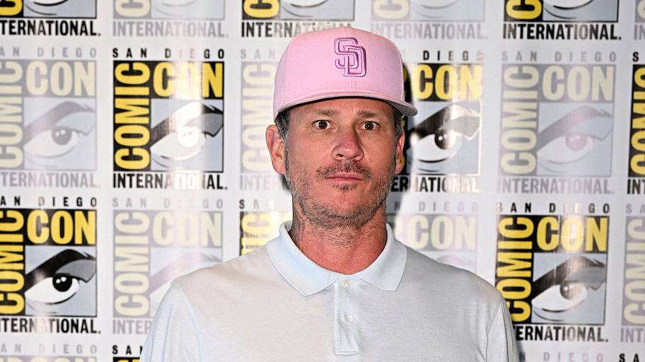Tom DeLonge gets emotional as 43,000 Padres fans sing Blink-182 hit