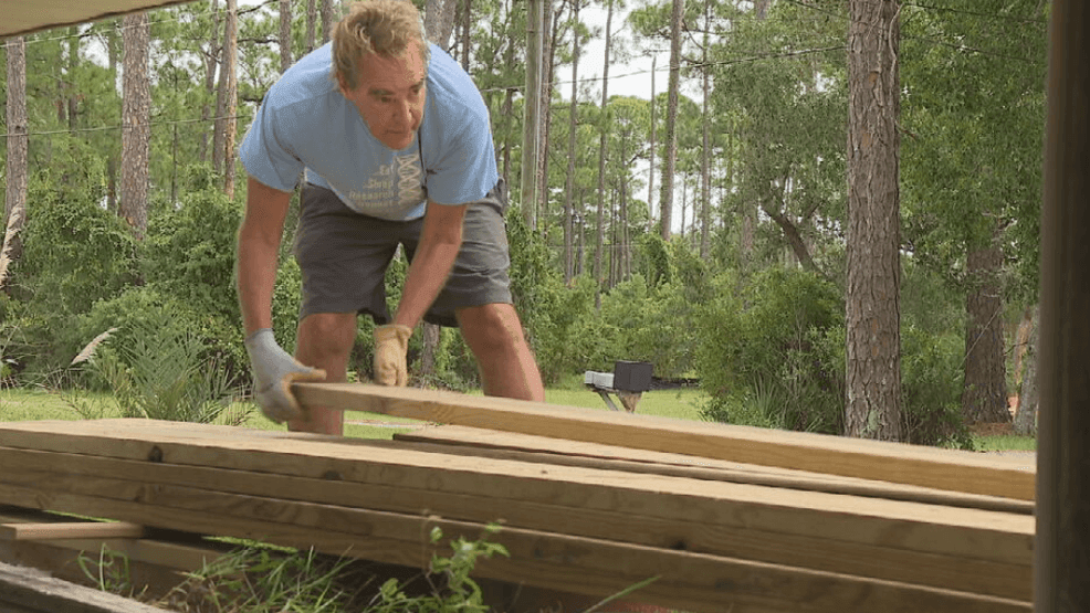 NWFL coastal residents board up homes, buy generators as Hurricane ...