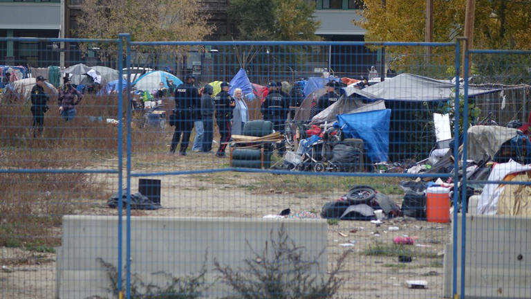 Police, fire department move in to clear Saskatoon encampment