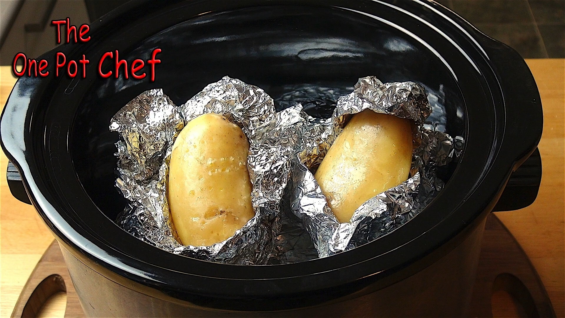Slow cooker baked potatoes recipe for an easy and delicious side dish