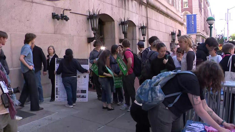 Students, faculty rally at Columbia University in support of Cornell's ...