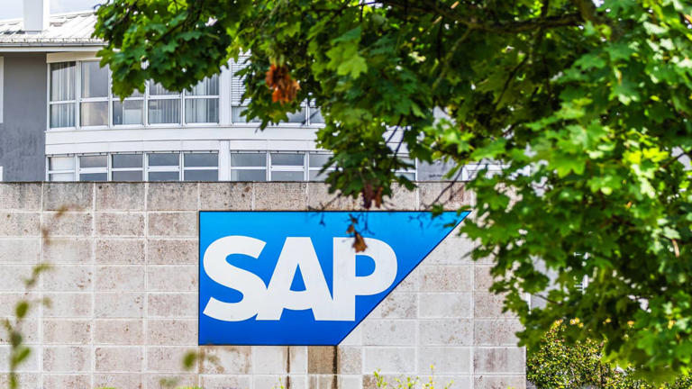 After a brutal slide, IBM sells smaller firms an 'AI-ready' core