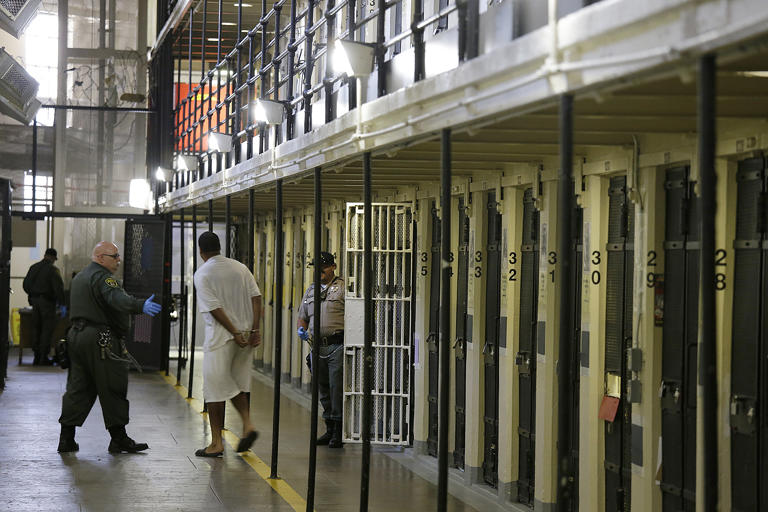Gavin Newsom weighs taking 563 inmates off death row in California ...