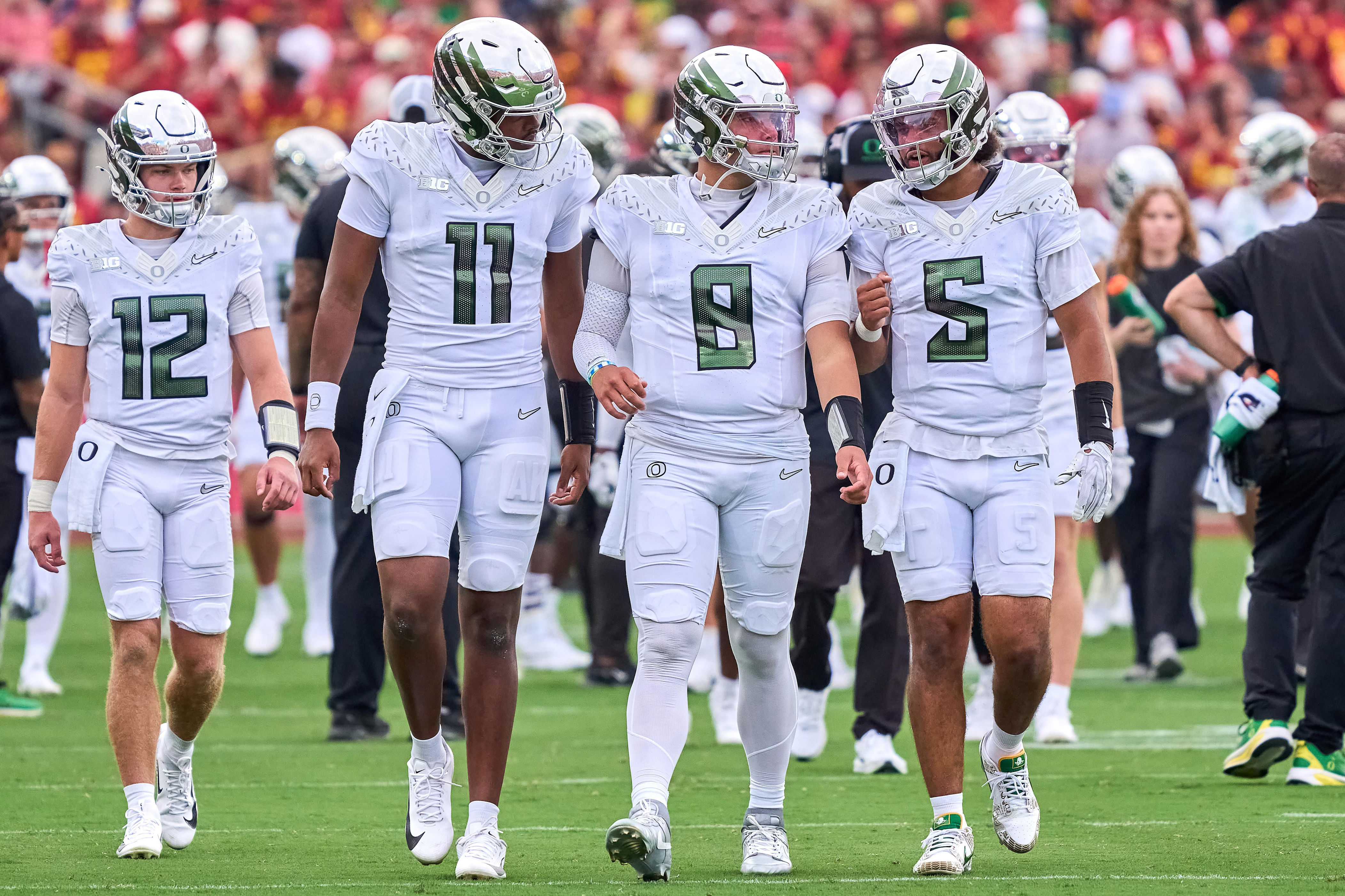 Oregon Ducks Football: Quarterback Comparison USC Trojans 2026