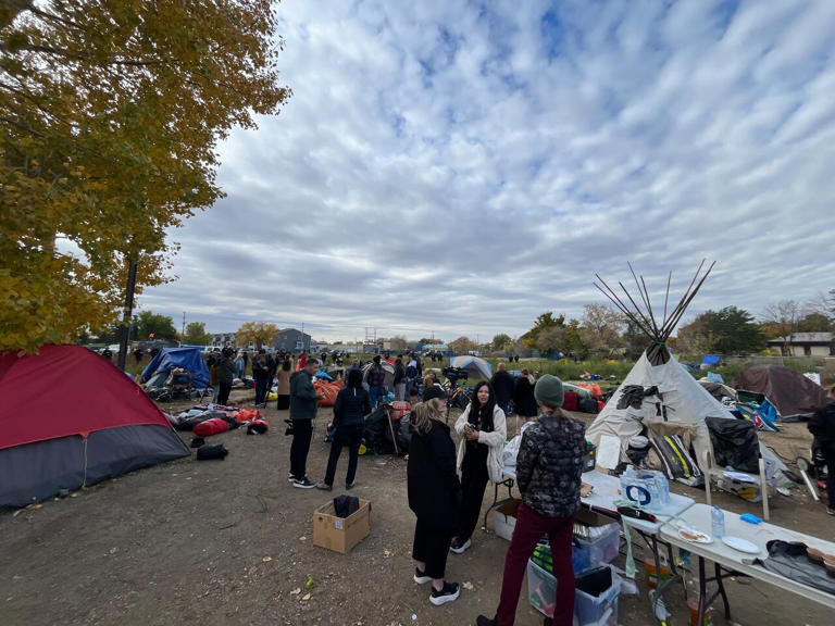 Police, fire department move in to clear Saskatoon encampment