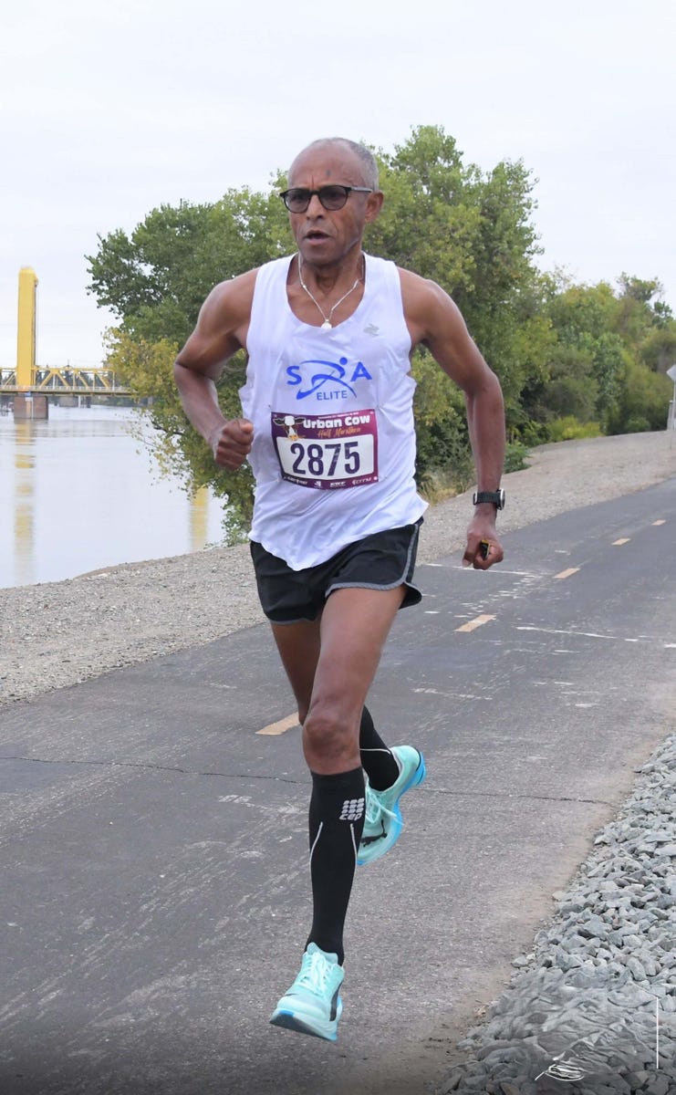 He started running at 53 and ran a sub-3-hour marathon at 70 – 3 habits ...