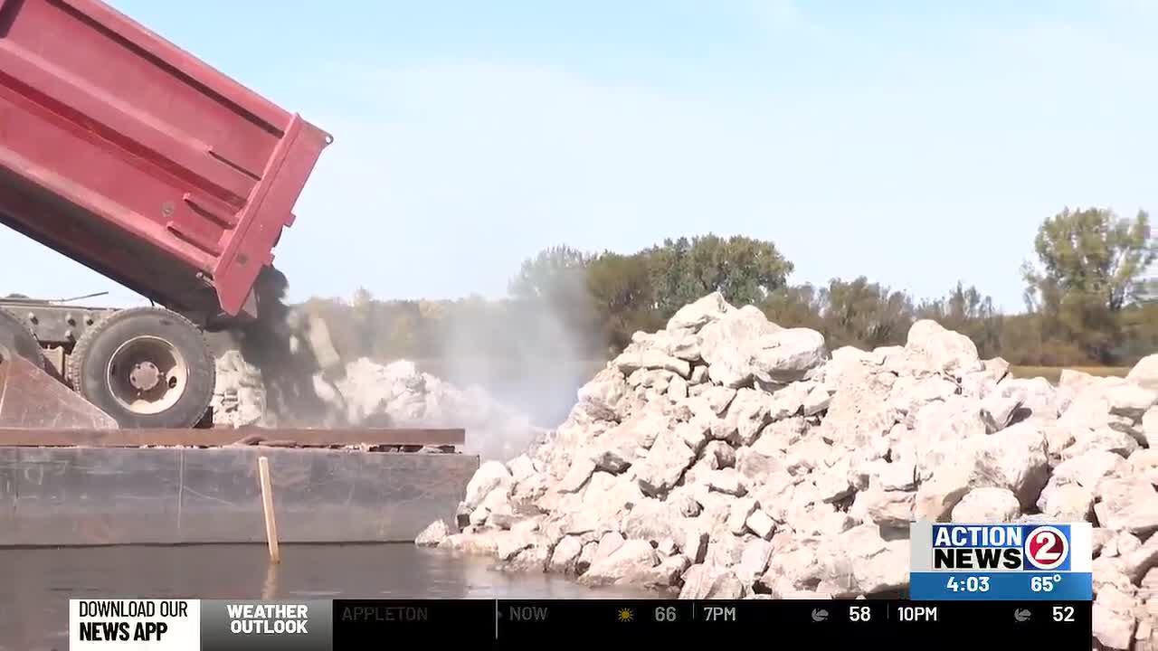 Breakwall project continues at Lake Butte des Morts