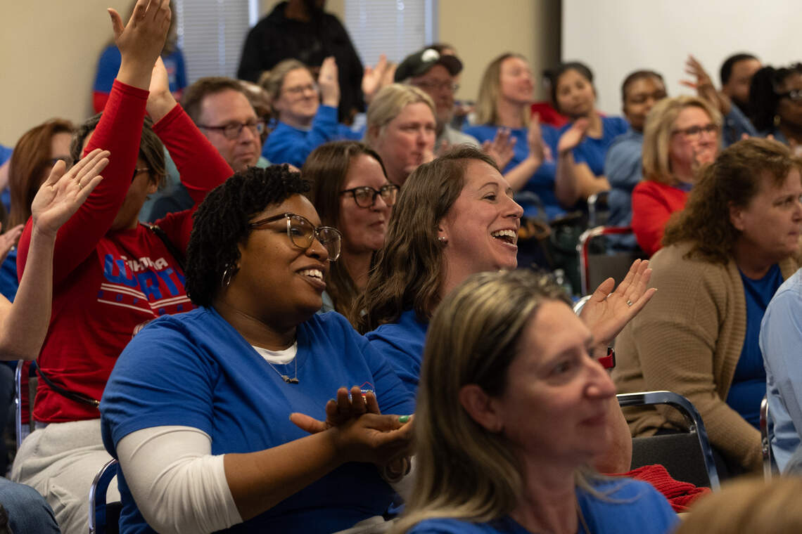 Cahokia teachers approve new contract to avert strike