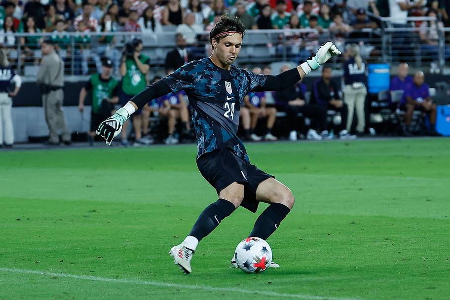 Diego Kochen kept a clean sheet against Mexico in his first USMNT start. | Kevin Abele/Icon Sportswire/Getty Images