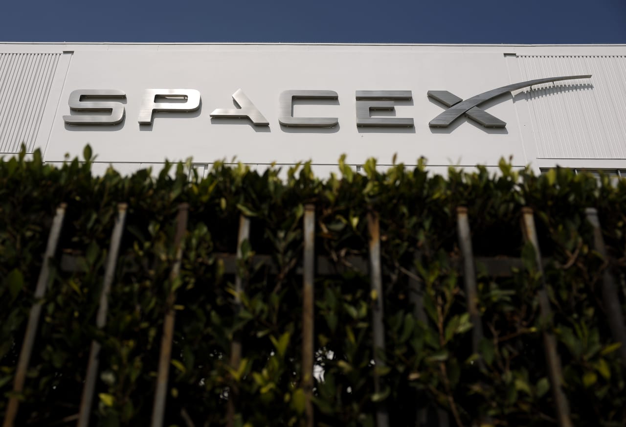 What SpaceX’s spectrum buy says about a Starlink mobile network