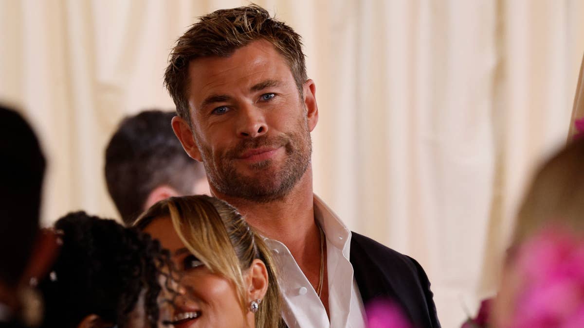 Chris Hemsworth shows off MMA training, should he stick to acting?