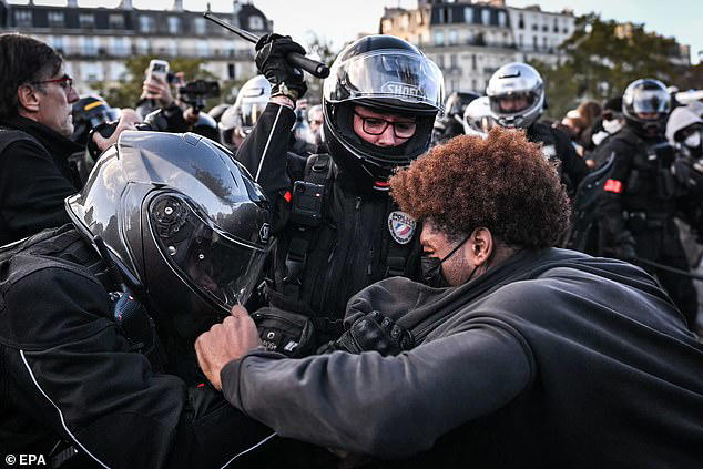 Moment French police clash with students as far-left mayor at forefront ...