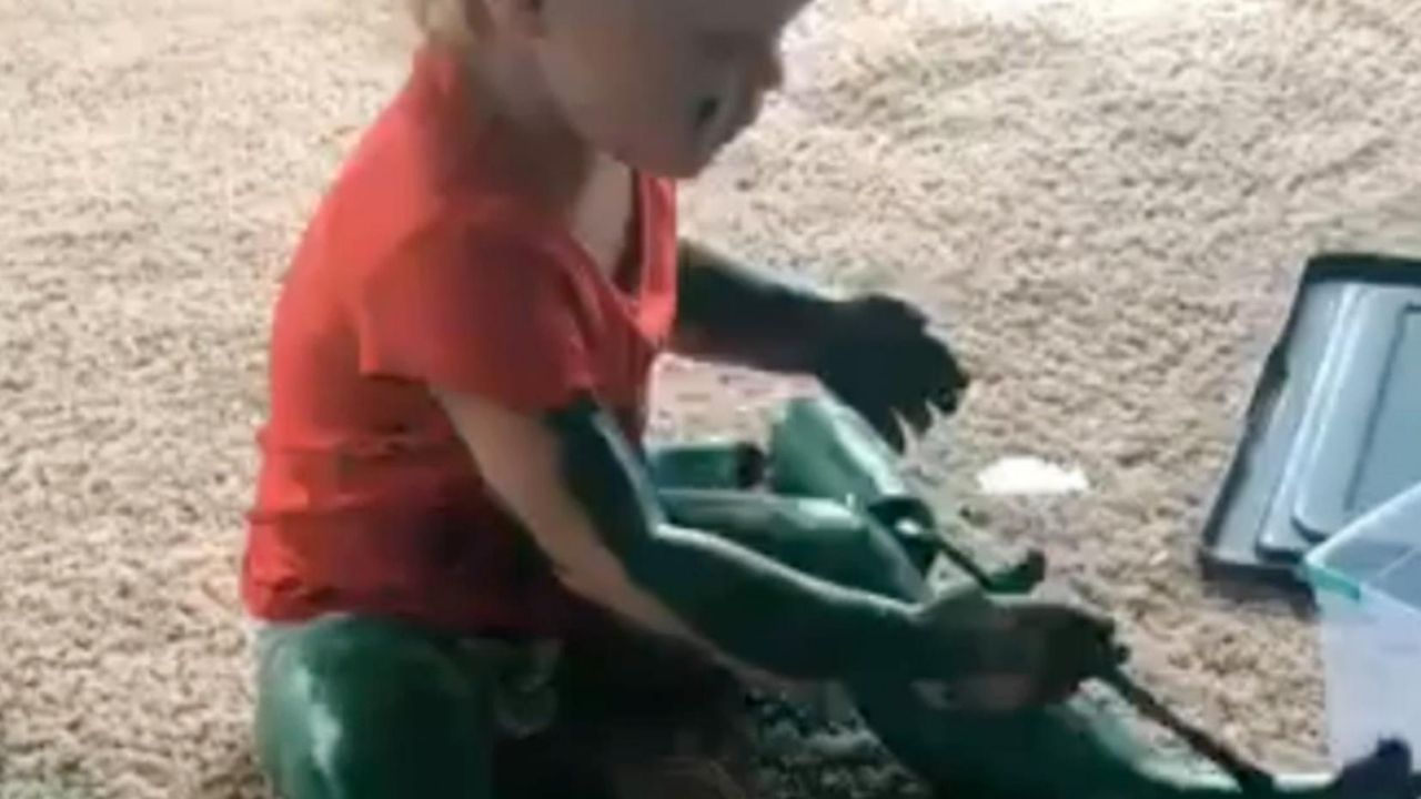 Little girl paints herself green like Incredible Hulk toy | Happily