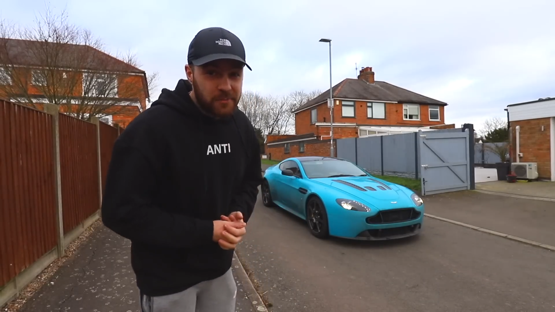 Why is selling an Aston Martin Vantage V8 so difficult?