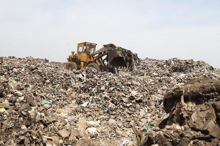 'Withdraw daily 1,200 kg garbage collection target'