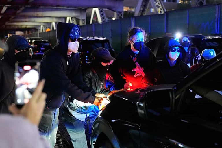Masked ICE officers shoot a man while making an arrest in New York ...