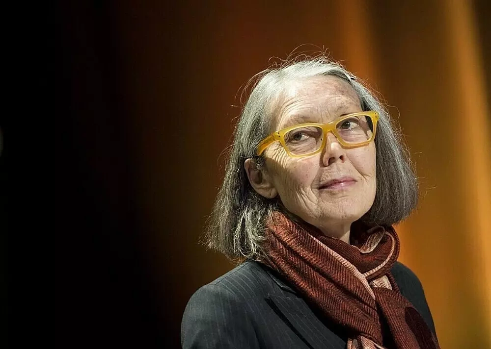 Anne Carson: Viết để chống lại sự nhàm chán