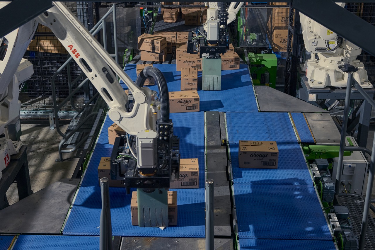 For Walmart, replacing humans with robots is a multibillion-dollar struggle