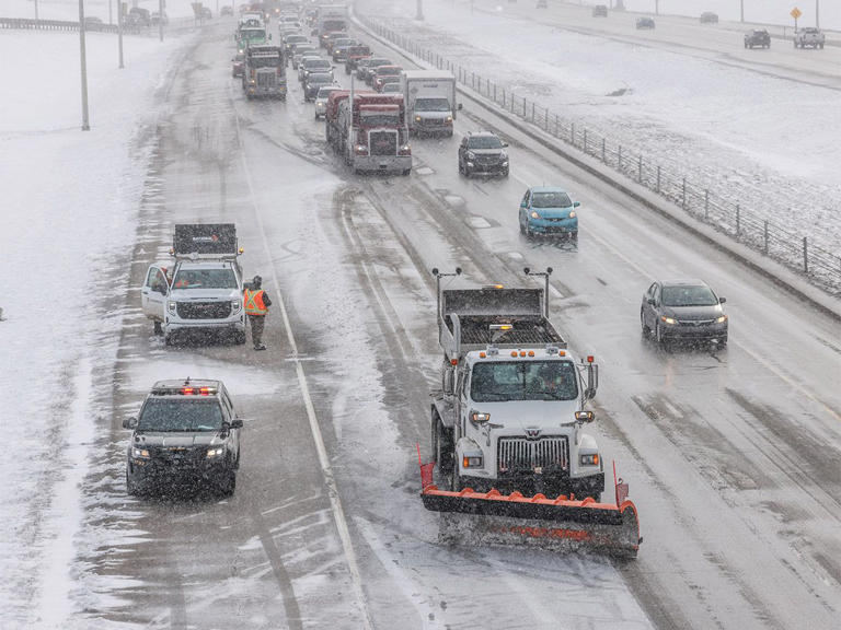 Audit report recommends improvements to Calgary snow-clearing program