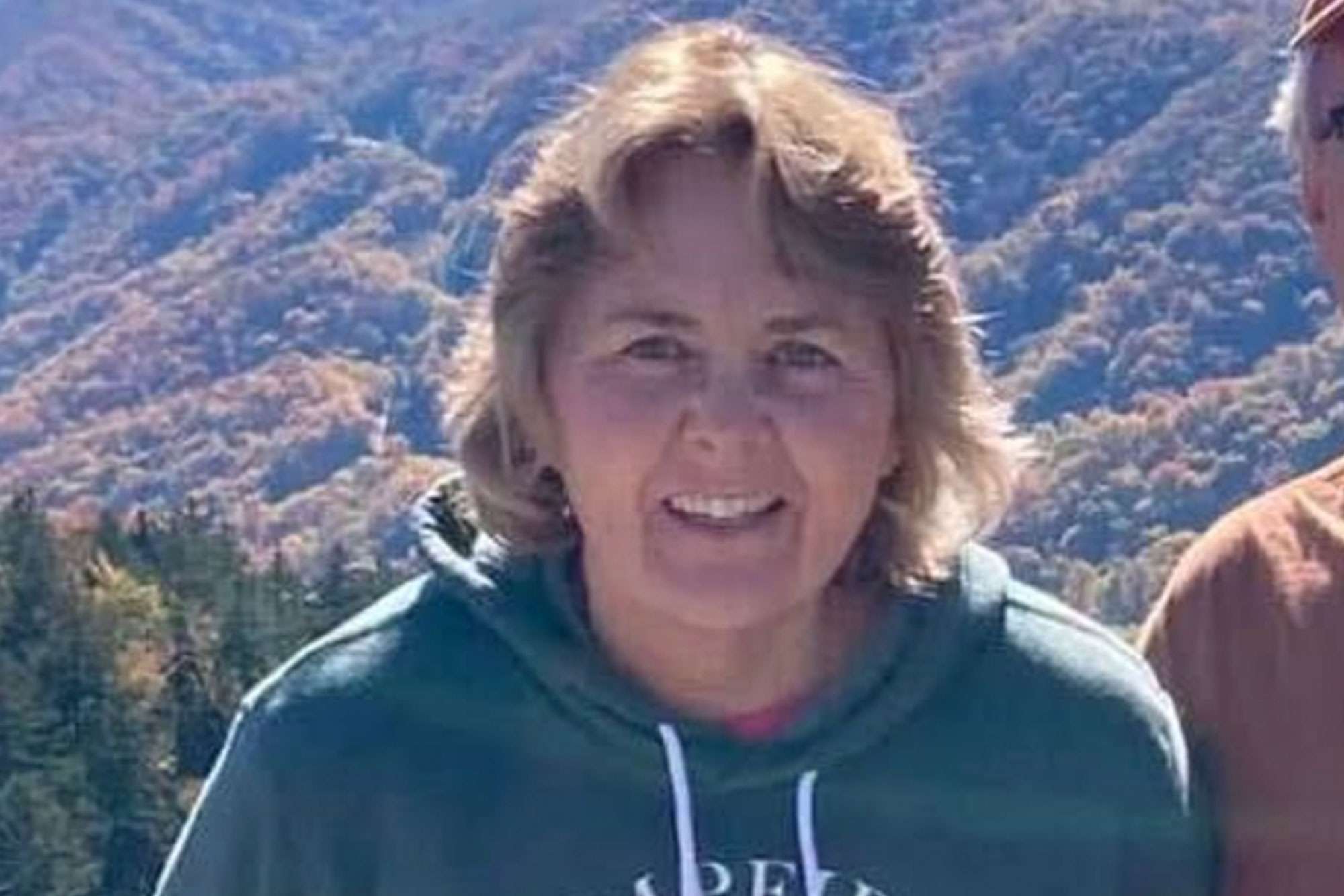 Breast cancer survivor now paralyzed after experiencing severe leg pain ...