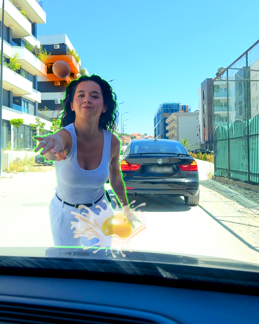 Conductor grosero enfrenta karma instantáneo en la carretera 🚘😉